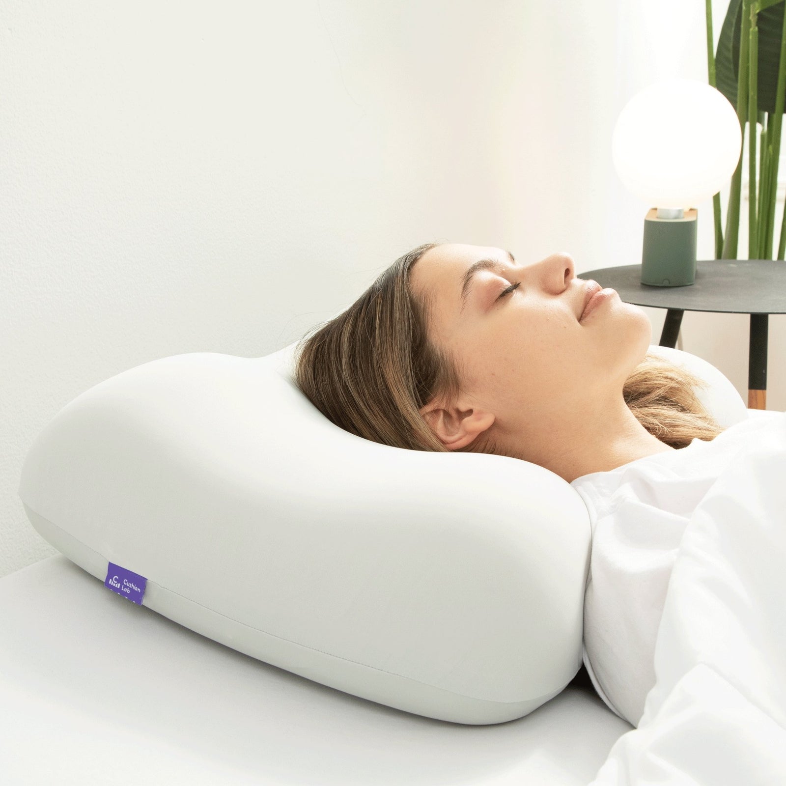Deep Sleep Contour Pillow — Sweeping shoulder line